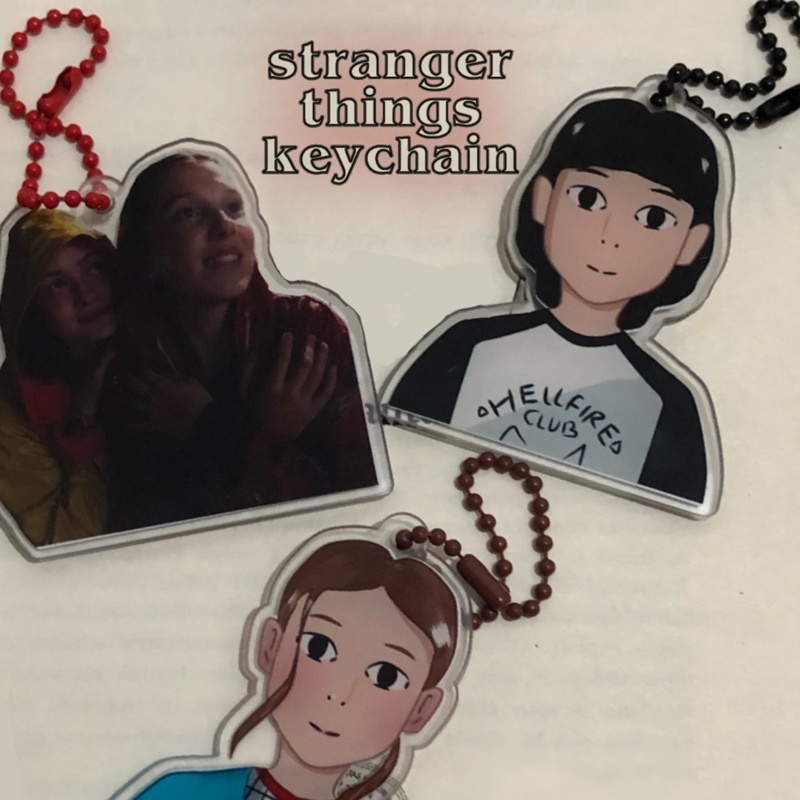 stranger things acrylic keychain (FREE PHOTOCARD)