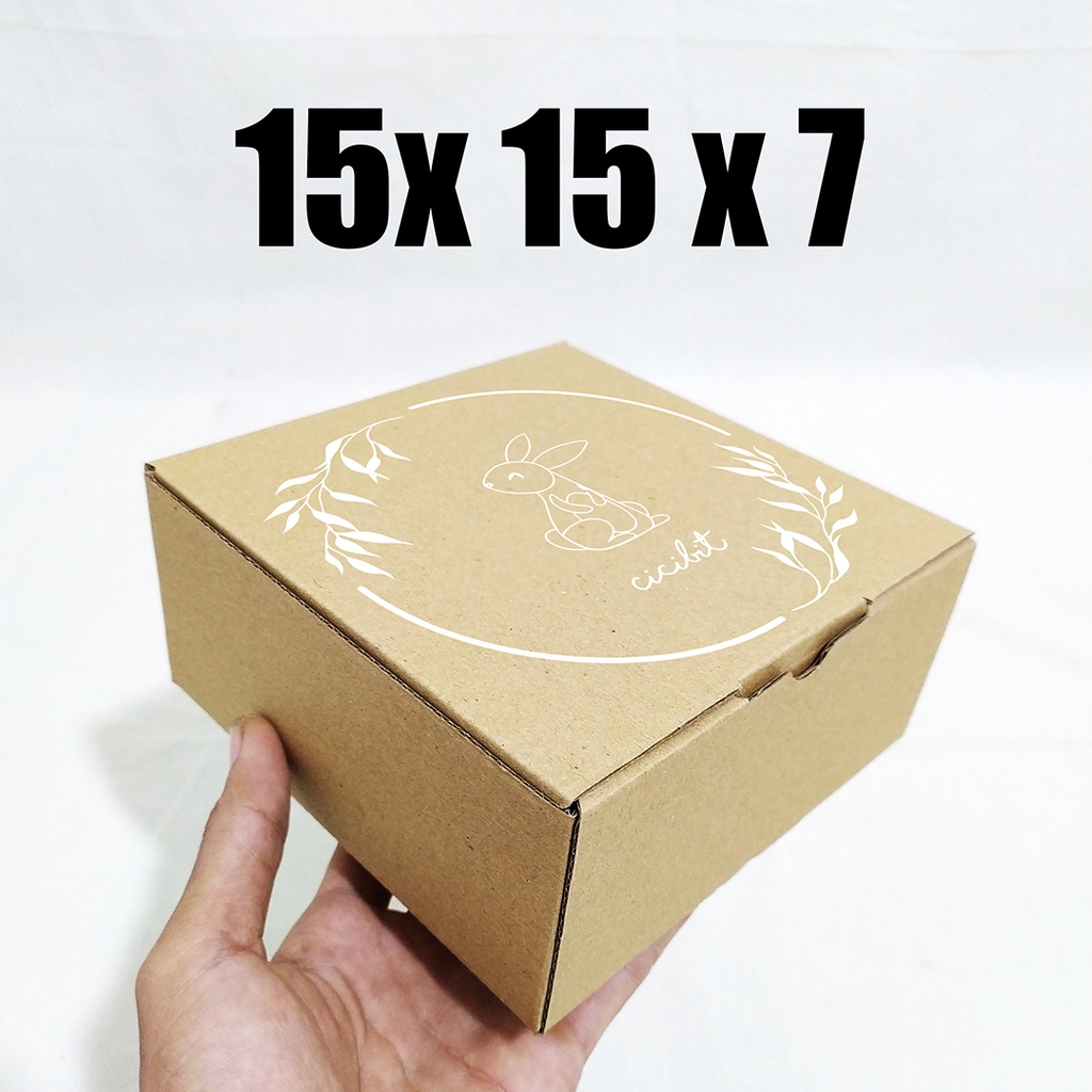 

CUSTOM SABLON LUSINAN BOX KARDUS 15x15x7 CM (BOX + SABLON)