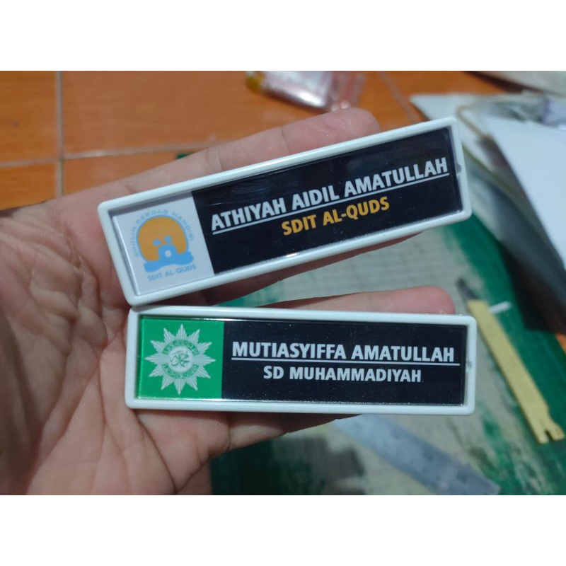 

Name Tag Putih