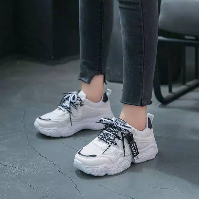 Sepatu Kets Wanita Putih - Tali