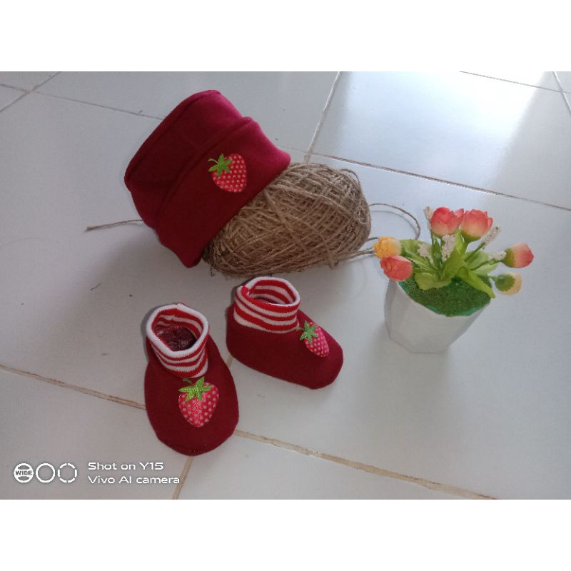 set topi+sepatu bayi perempuan