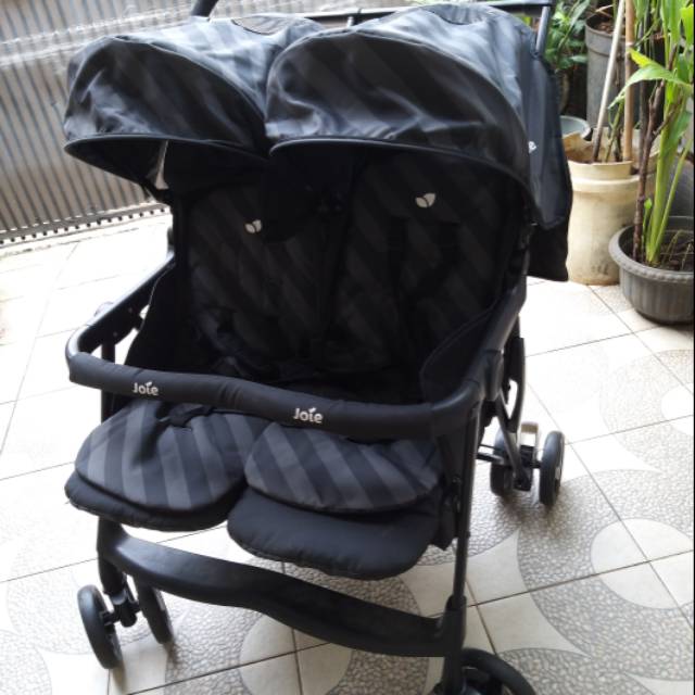JOIE AIRE TWINS STROLLER