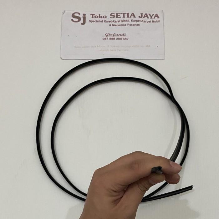 Karet list T bawah kaca depan mobil universal