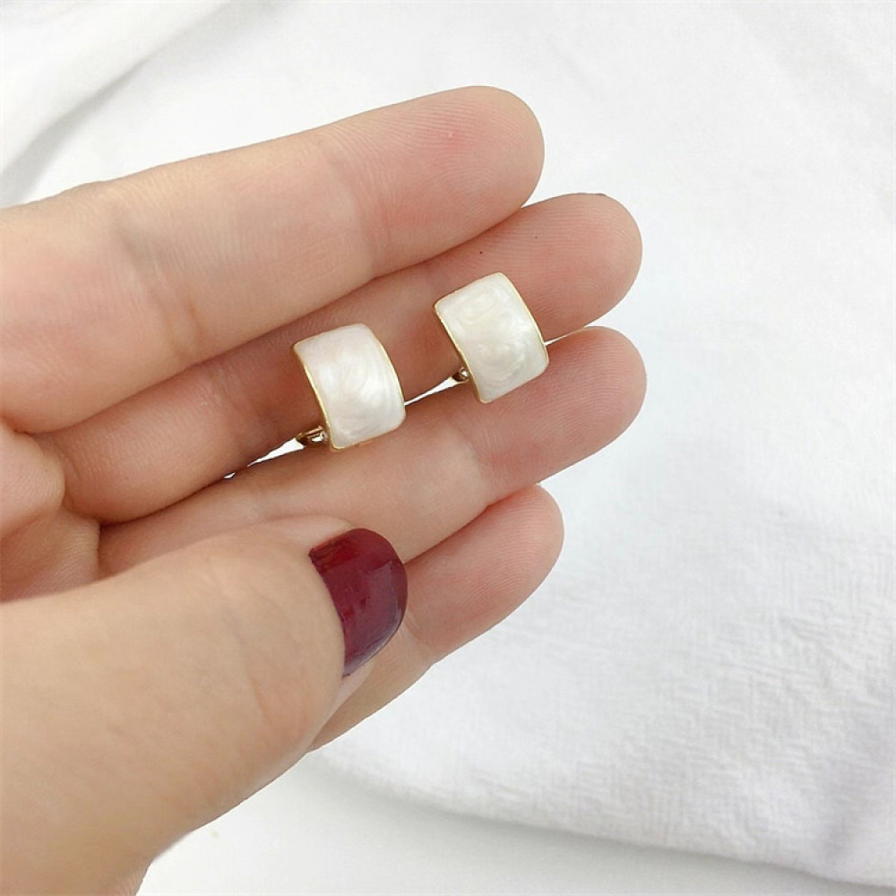 Anting Klip Tanpa Tindik Bahan Resin Lapis Emas Putih Untuk Wanita