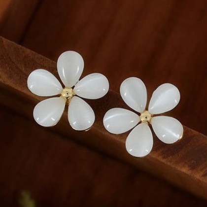 Anting Wanita Bunga Kristal Putih Warna-warni/ Korean White and Colorful Crystal Flower Earrings-White
