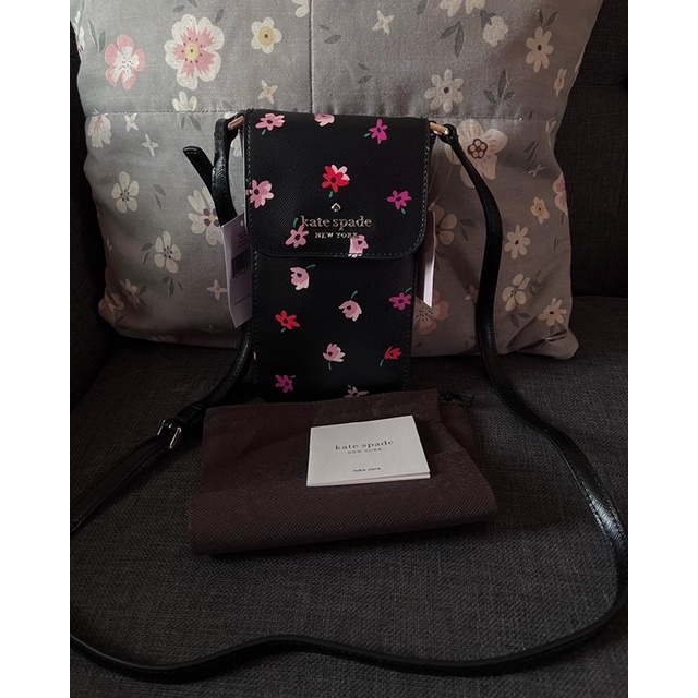 Preloved kate spade phone bag phone crossbody ( with tag)