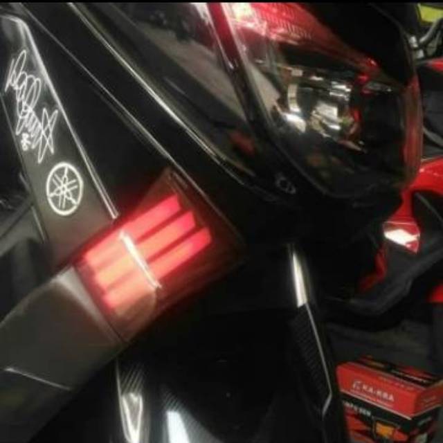 Lampu sein depan yamaha NMAX merah putih biru