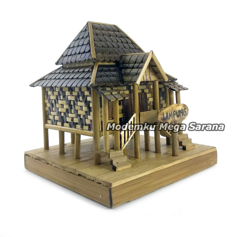 Miniatur Rumah Adat Lampung (Nuwo Sesat) dari bambu - 15x13x15cm