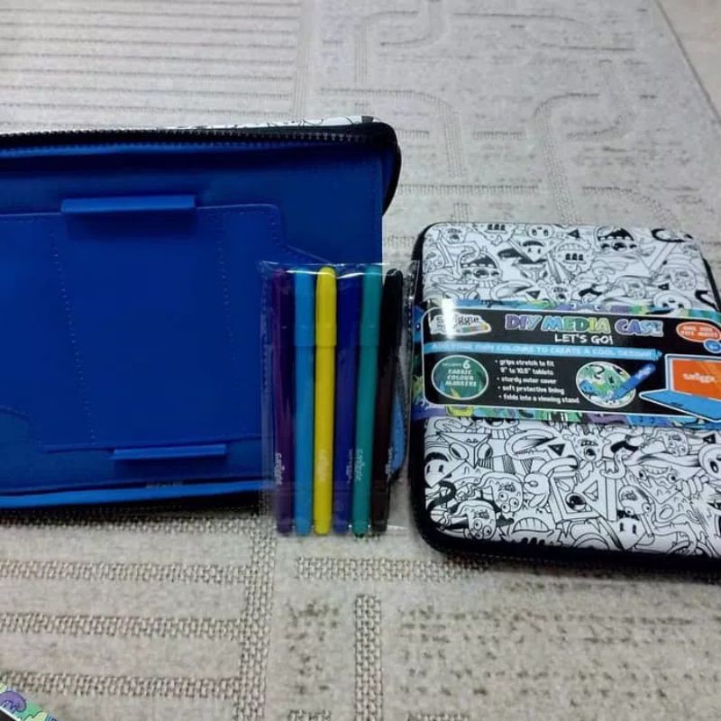 

Smiggle DIY Color Media Case