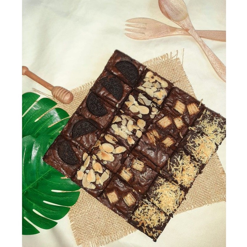 

Fudgy Brownies STANDAR MIX (Oreo, Chococips, Almond, Chesse, Beng-Beng)