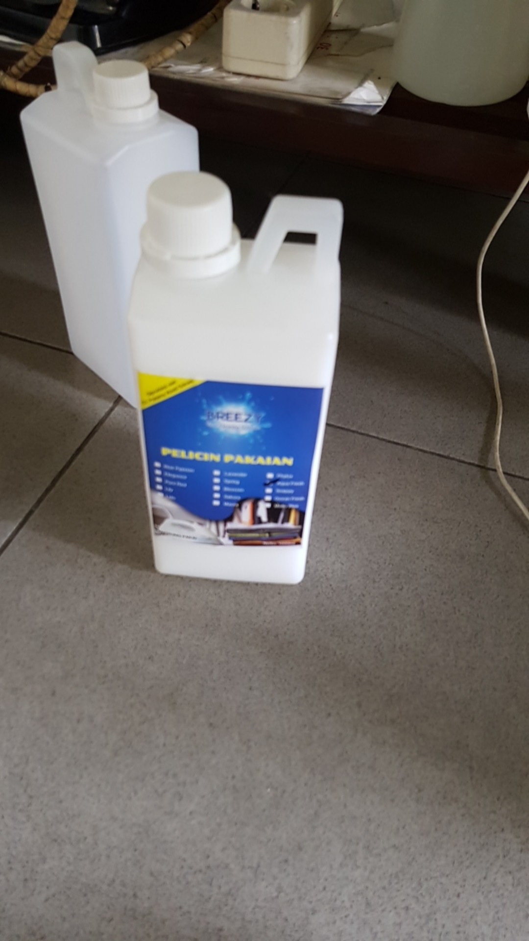 Breezy Pelicin Dan Pewangi Pakaian