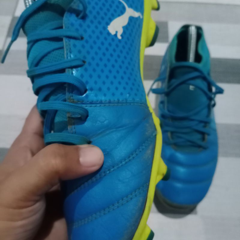 sepatu bola bekas second original