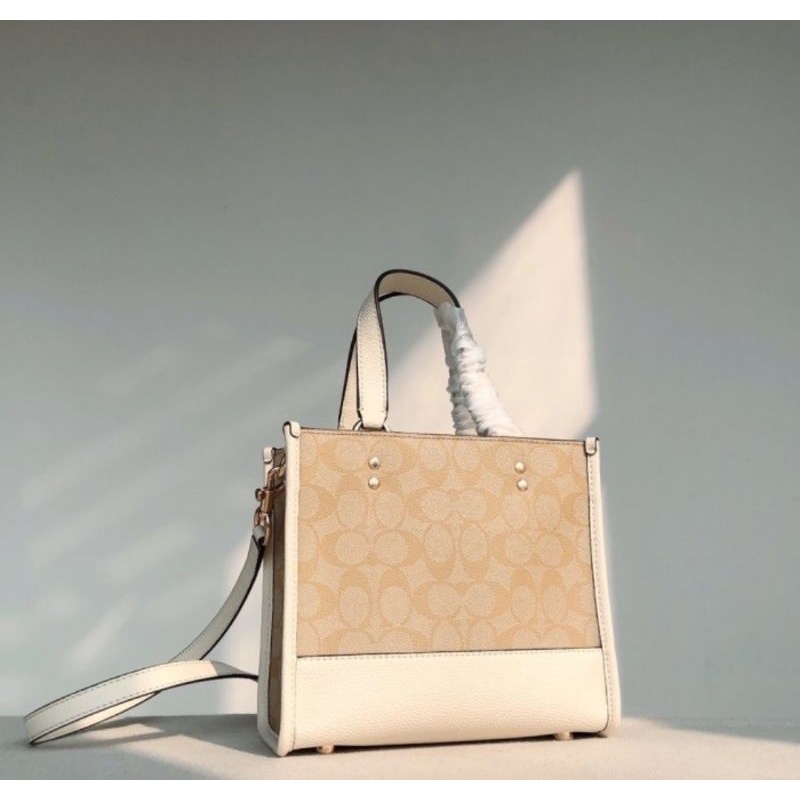 Coach Dempsey Tote 22 In Signature Canvas (C5122)