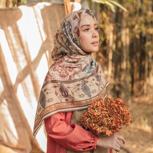 Sumba Scarf Wearing Klamby x Hamidah