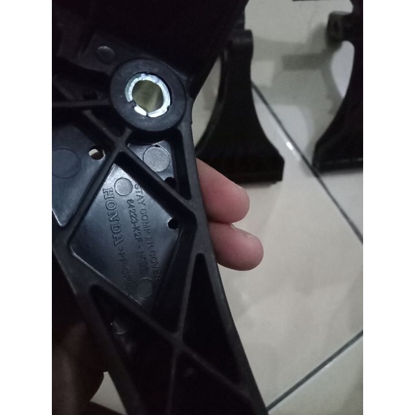 stay comp fr cover 64223-k2f-n001