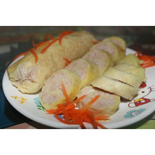 

CHICKEN EGG ROLL isi 4 roll frozen food