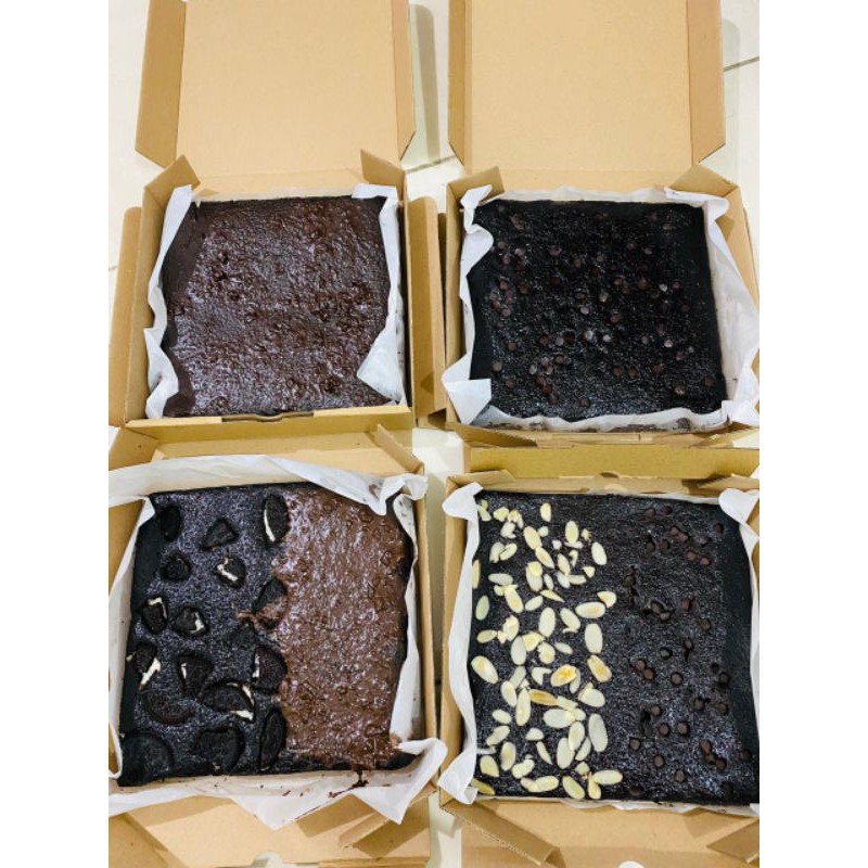 

Brownies Coklat-Brownies homemade Brownies fresh from oven-Brownies 1 topping-Brownies mix 2 topping
