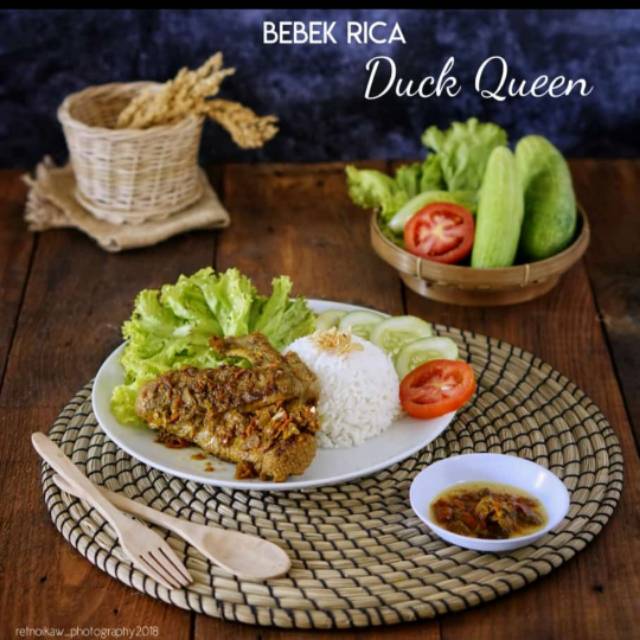 

Ada 5 potong besar lengkap dgn sambal cabe ijo,cabe merah, bumbu rica dan bumbu bakar lada hitam