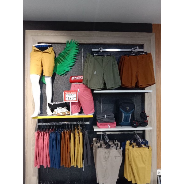 Celana Pendek Pria Warna Warni / Ramayana Jatinegara