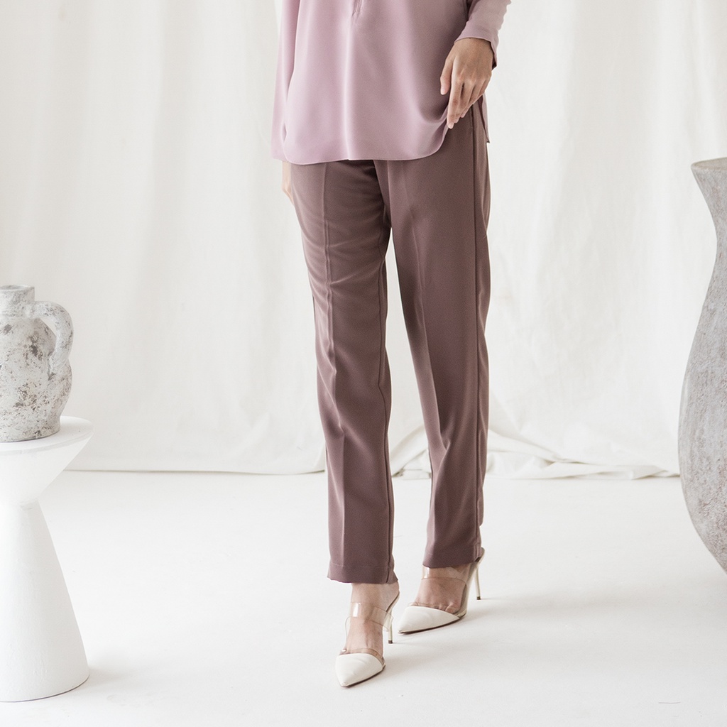 Pradnya Basic Trousers by Aska Label - Celana panjang wanita pinggang belakang karet warna Abu beige, Pink, Coklat, Hitam