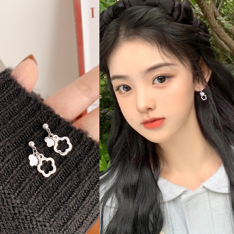 Anting Tusuk Motif Bunga Hollow Ala Harajuku / Retro Untuk Wanita