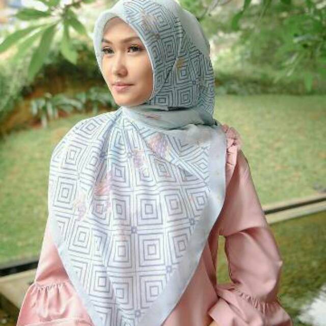 JILBAB SEGIEMPAT VALENCIA by Dafanya Scarf