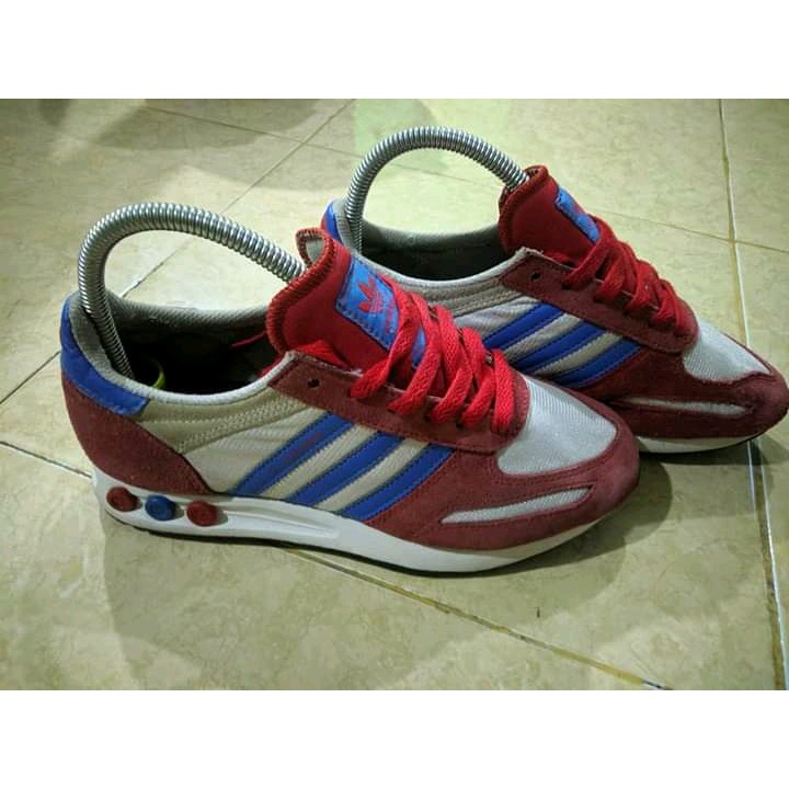 Sepatu la trainer