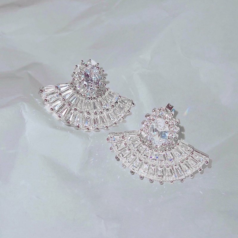 Anting Tusuk Bentuk Kipas Warna Silver Dengan Mutiara Imitasi Untuk Wanita