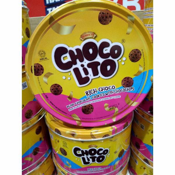 

Choco Lito Rich Choco Mini Chocolate Cookies With Chocochips 150gr Kemasan Kaleng Sobisco Kukis Coklat Chips Cokie Cokelat Mini / Promo Lebaran