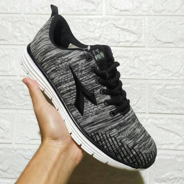 Sepatu original store - Sepatu Running Diadora Pria Itala Dark Grey Black Original BNIB