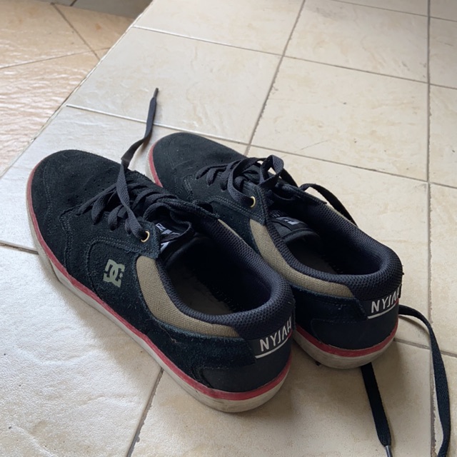 Sepatu DC Nyjah Skate Black ORIGINAL BEKAS ukuran 40,5 atau US 8