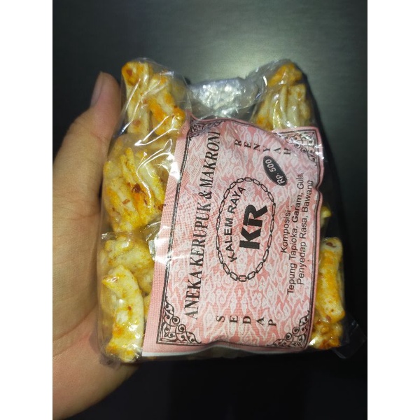 

Kerupuk Seblak Pedas Gurih Nikmat Bentuk Balok Kemasan 90 Gram