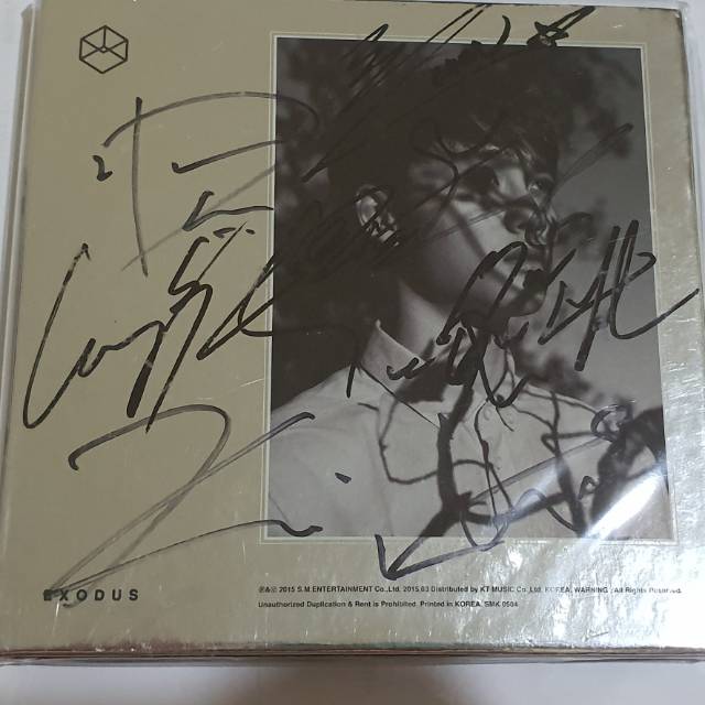 SIGNED ALBUM EXODUS D.O