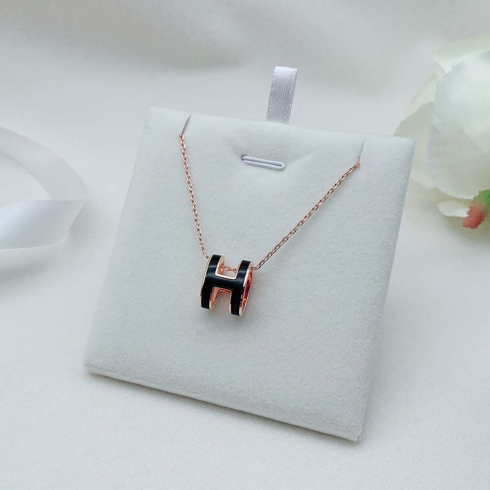 Needway  Cute Clavicle Chain Simple Female Chokers Letter H Necklace Women Korean Letter Pendant Temperament Daily Accessories Titanium Steel Fashion Jewelry