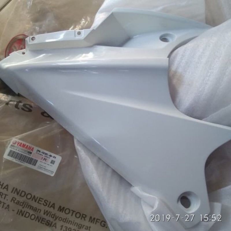 COVER UNDER KIRI YAMAHA R15 V2 PUTIH ORIGINAL 2pk-f8385-00-p4