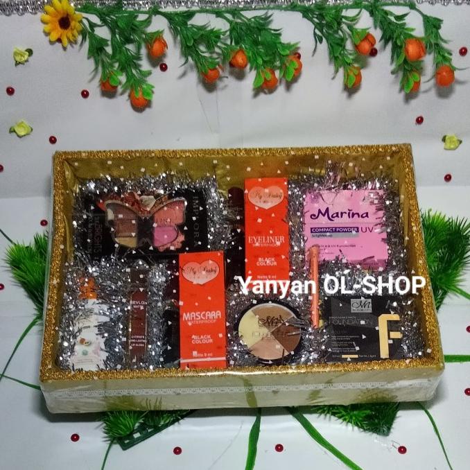 

AKSESORIS PERNIKAHAN PARSEL HANTARAN KADO PERNIKAHAN MAKE-UP PERLENGKAPAN PESTA CRAFT