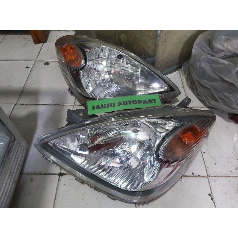 headlamp xenia-avanza old 2004-2005 1set original