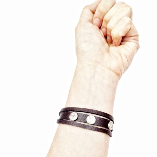 Buy 1 Get 1 (Dapat Dua Buah Gelang) Gelang Kulit Tiga Baris dengan Hiasan Bintang | Paket Sepasang