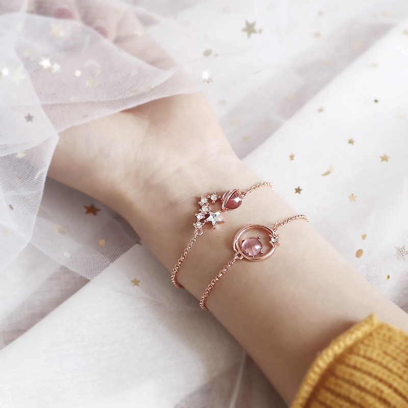 Gelang Desain Planet Fantasi Aksen Kristal Warna Pink Untuk Wanita