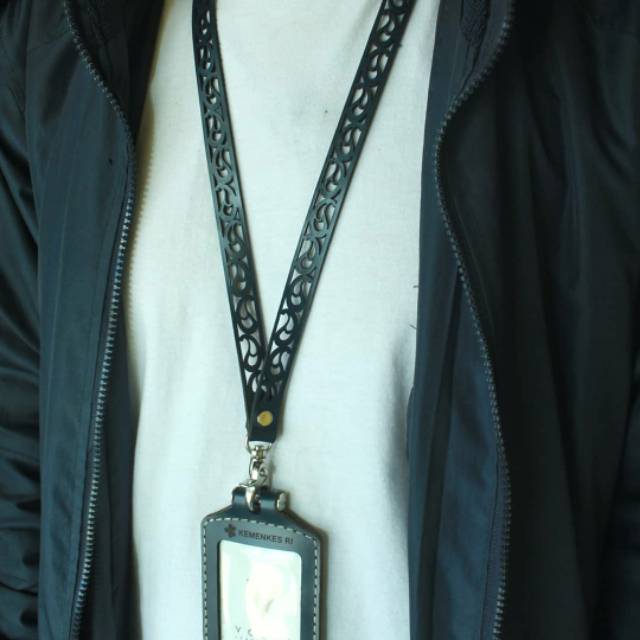 

Holder idcard kulit asli warna hitam asli garut costum