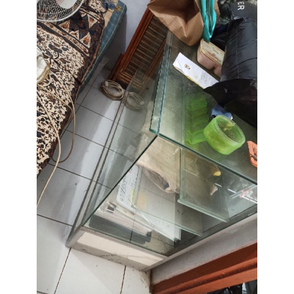 Etalase kaca konter hp bekas