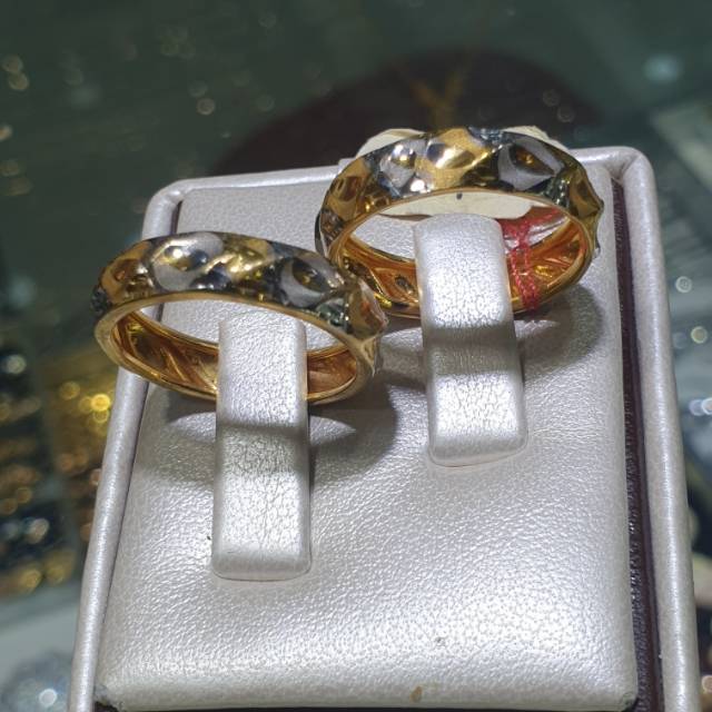 Cincin emas asli kadar 700(22k) model bangkok ukir kombinasi