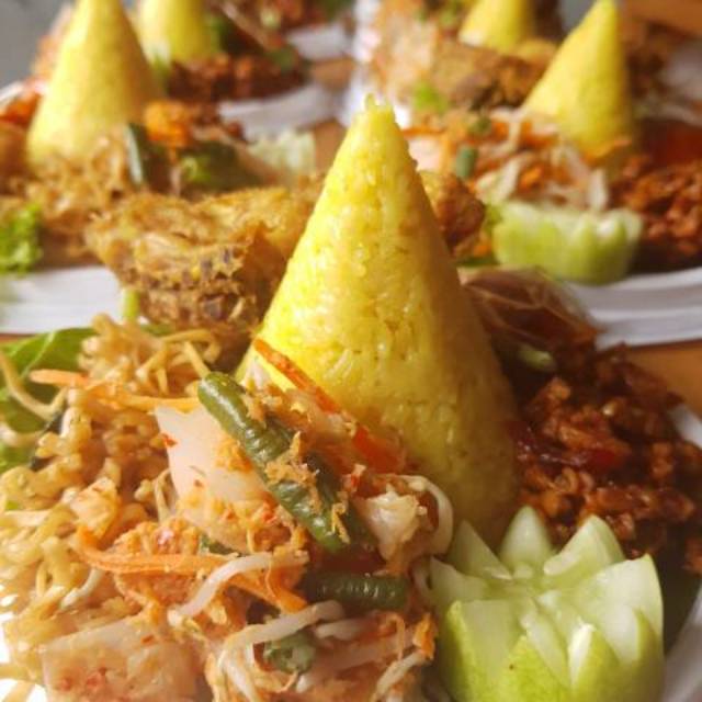 Nasi tumpeng kuning mini / Tumpeng Mini / nasi kuning / Tumini / tumpeng mini isi 5