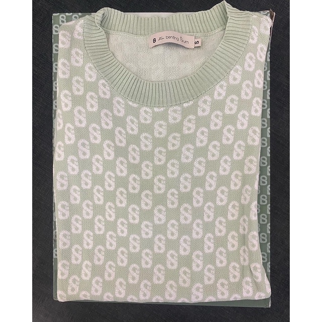 sweetshirt benang jarum preloved