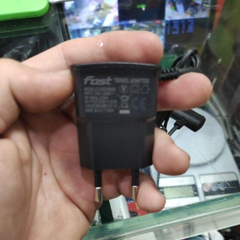 charger travel charger Sony K750i K750 K800i K800 K810i K810 W200 colokan besar seperti foto