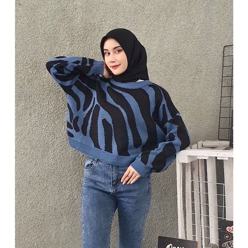 Crewneck crop zebra sweater rajut