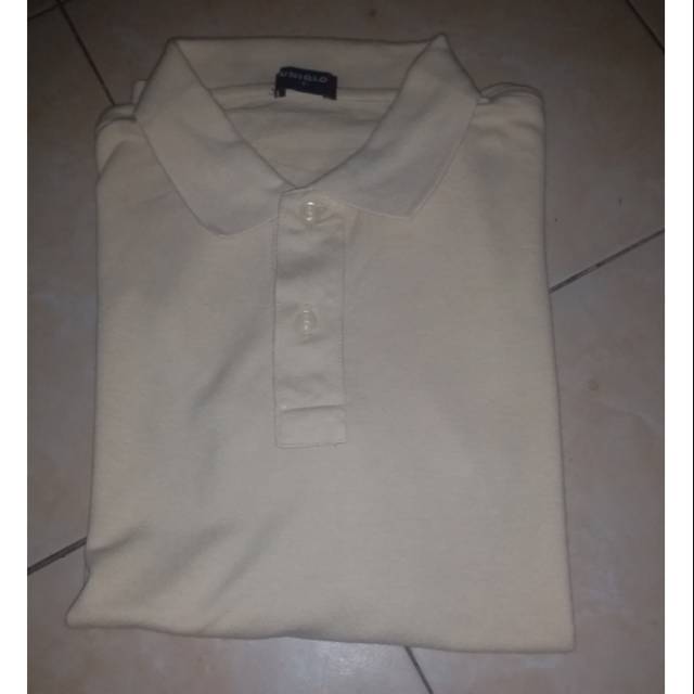 kaos polo uniqlo size S bekas