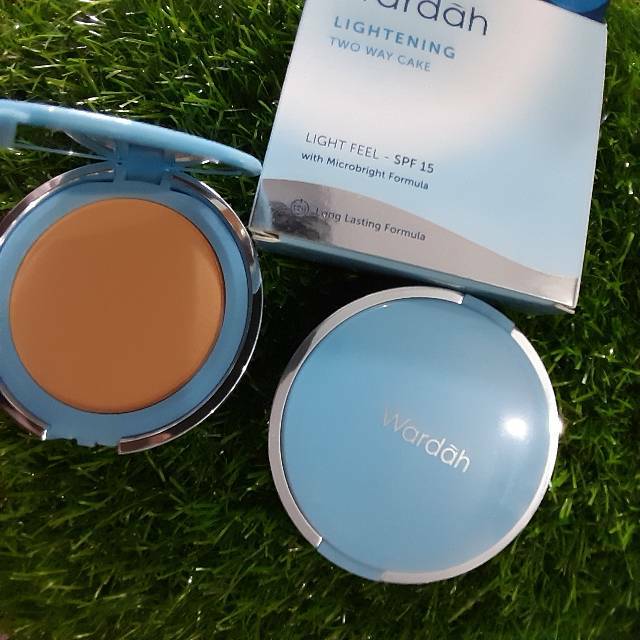 PROMO WARDAH Lightening Powder Foundation Light Feel/BEDAK PADAT/TWC +TEMPAT