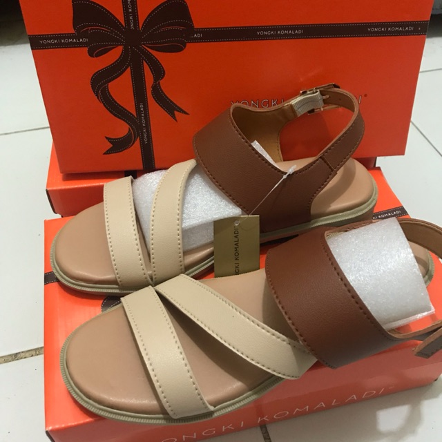 Sepatu sandal wanita yongki komaladi
