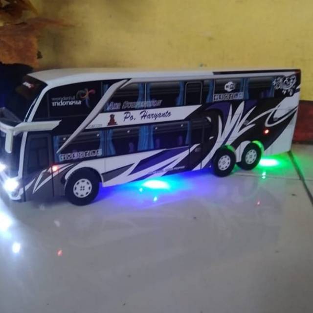 Miniatur bus BESAR haryanto hitam putih